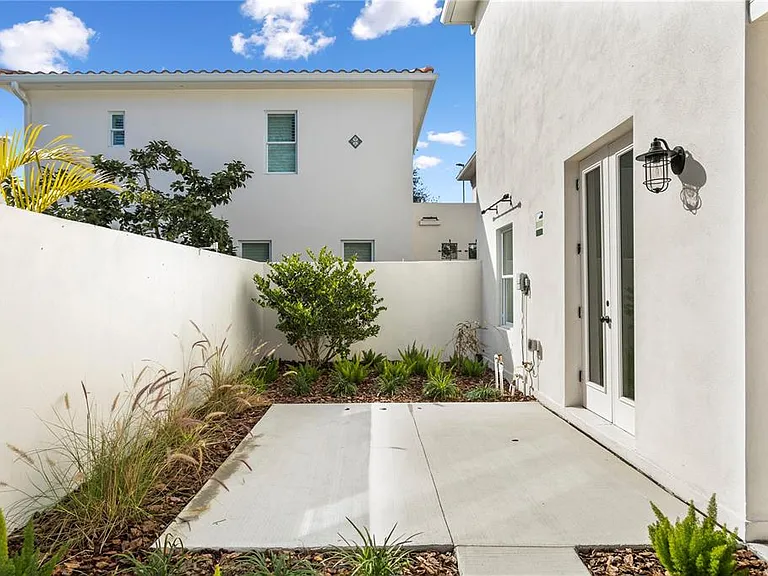 1903 W Bristol Ave #2 — Photo 4