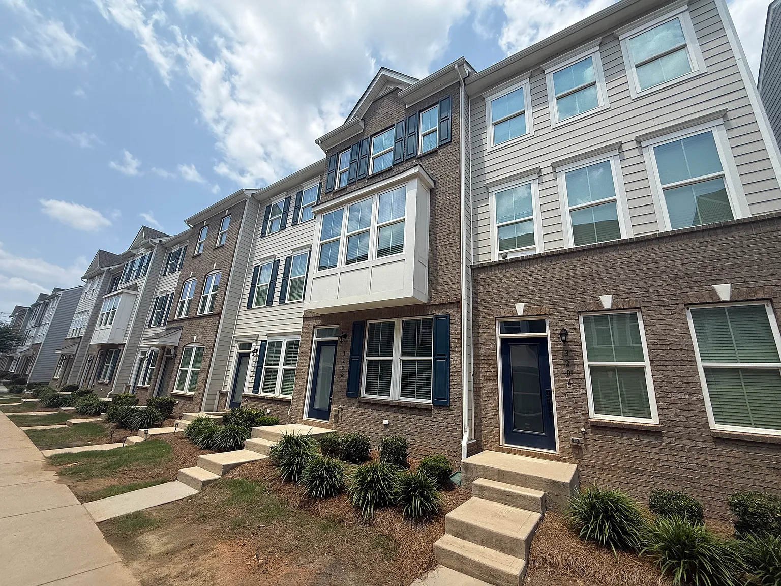 3 bed, 1599 sqft, $2,095 — Photo 1