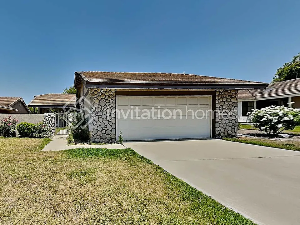 25906 Adolfo Ct