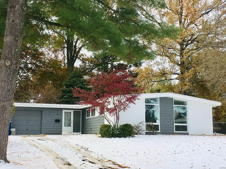 1st image of 10 Holly Ln
