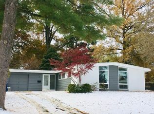 10 Holly Ln, Florissant, MO 63033