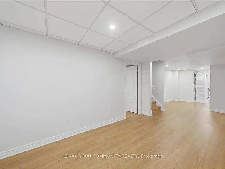 2 Hollywood Hill Cir #LOWER — Photo 15