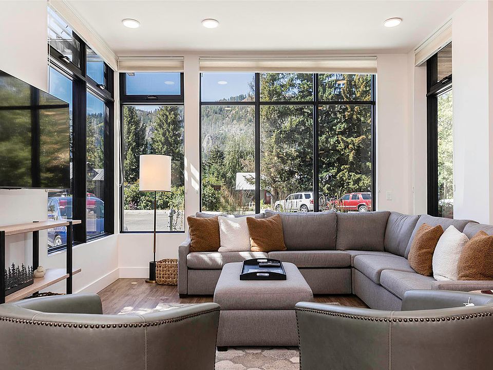 1st image of 660 1st Ave N #101