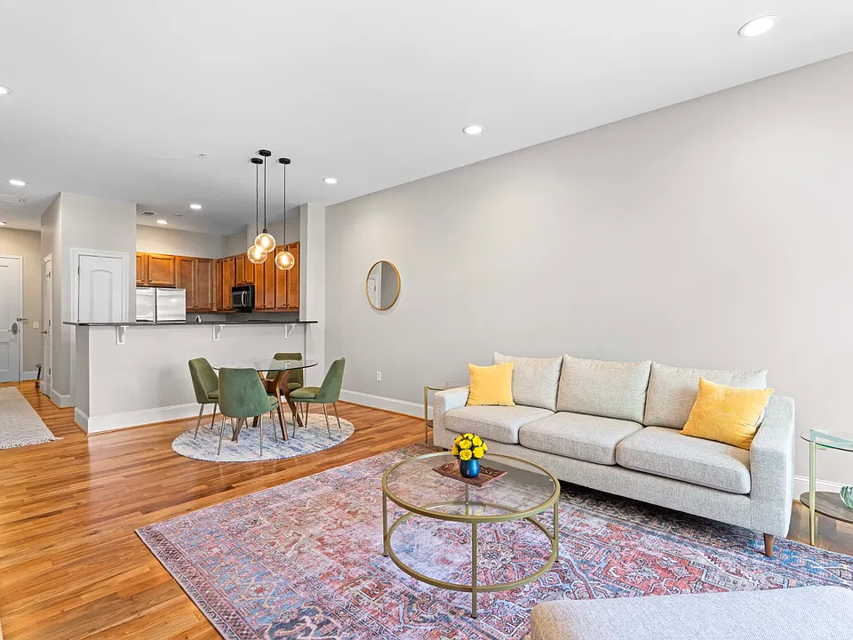 317 W Morgan St #205