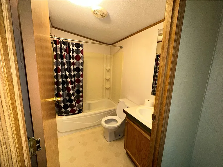 5676 State Route 14 — Photo 13