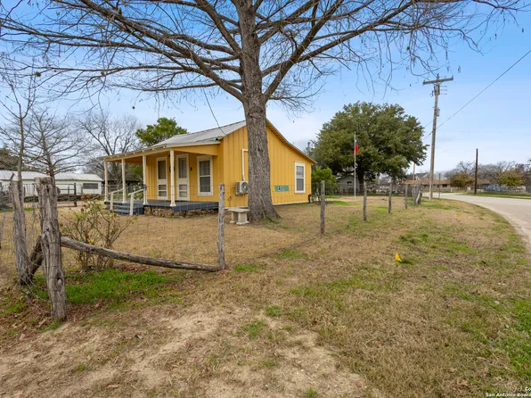 401 VIENNA ST, Castroville, TX 78009