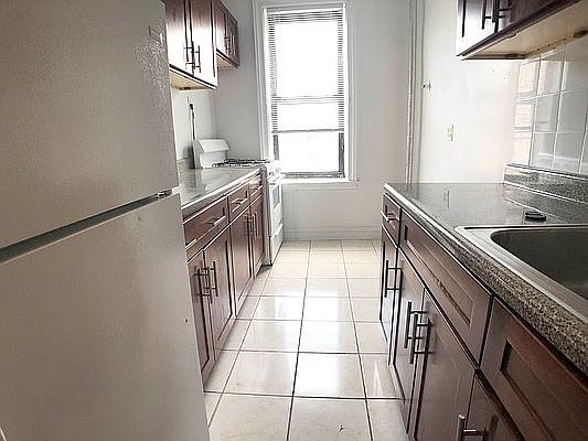 2nd image of 2233 Ocean Ave #D-2