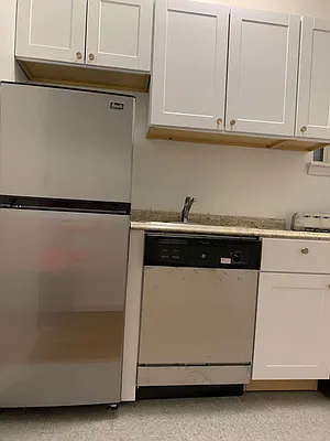 Sold by Manhattan Flats | media 9