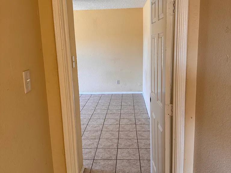 7428 Laurelhill Ct S — Photo 14