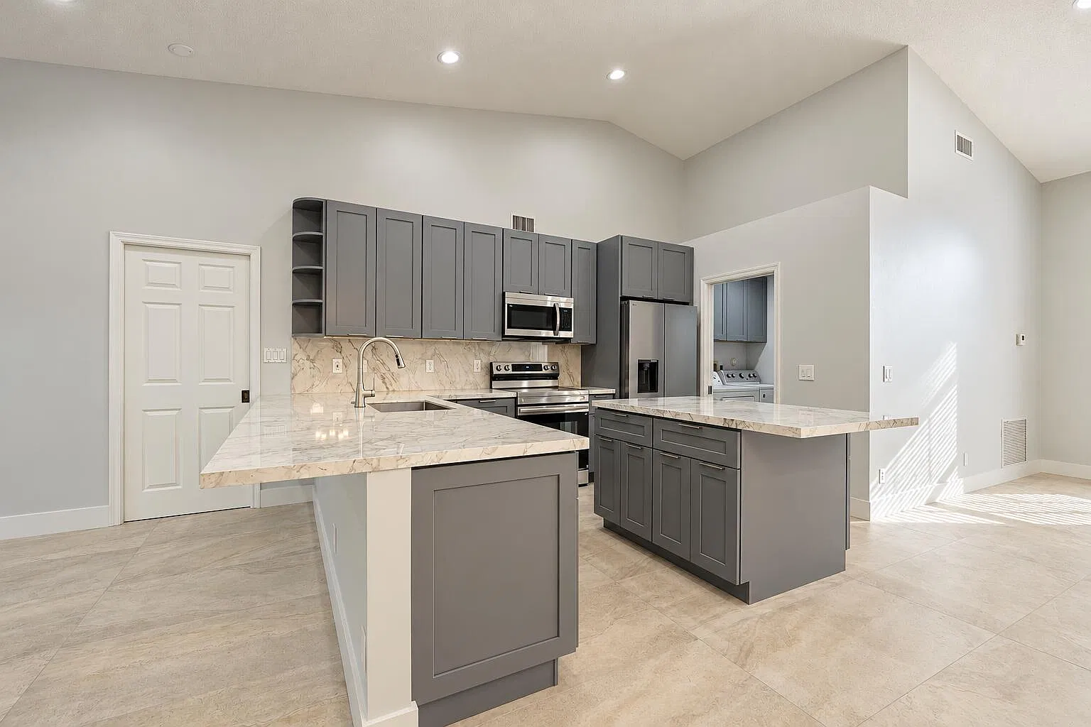 3 bed, 2.0 bath, 1811 sqft, $4,200 — Photo 4