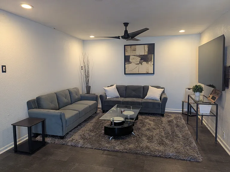 4521 W Shaw Butte Dr #1 — Photo 2