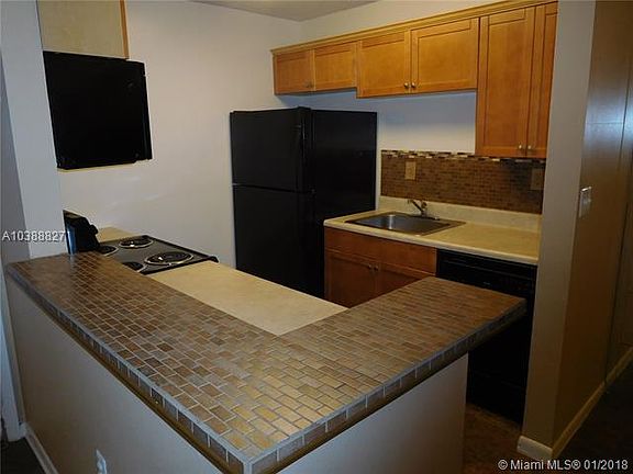 5th image of 801 NE 199th St APT 106