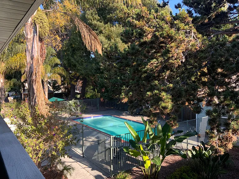 Greenwood Apartments — Photo 8