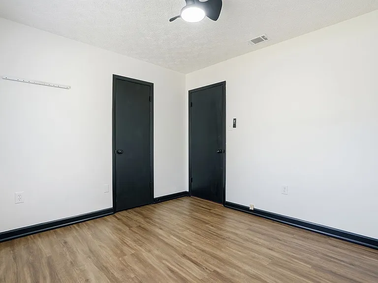 703 Pineview Ct — Photo 18