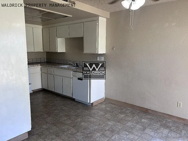 1845 Cherokee Dr #3 — Photo 3