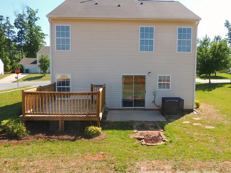 917 Redford Ln — Photo 14