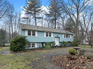 11 Winchester Dr, Bedford, MA 01730
