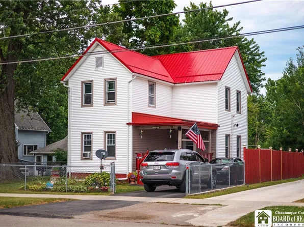 220 Lincoln Ave, Dunkirk, NY 14048