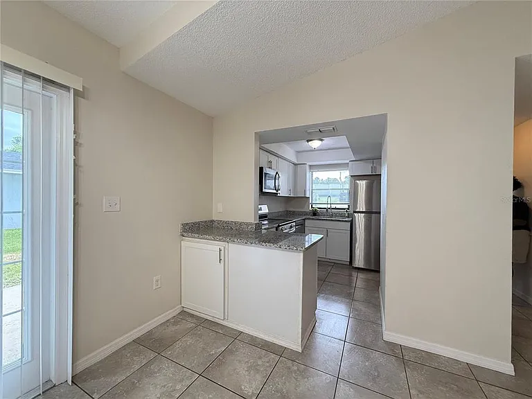 3136 Julia Ct — Photo 4