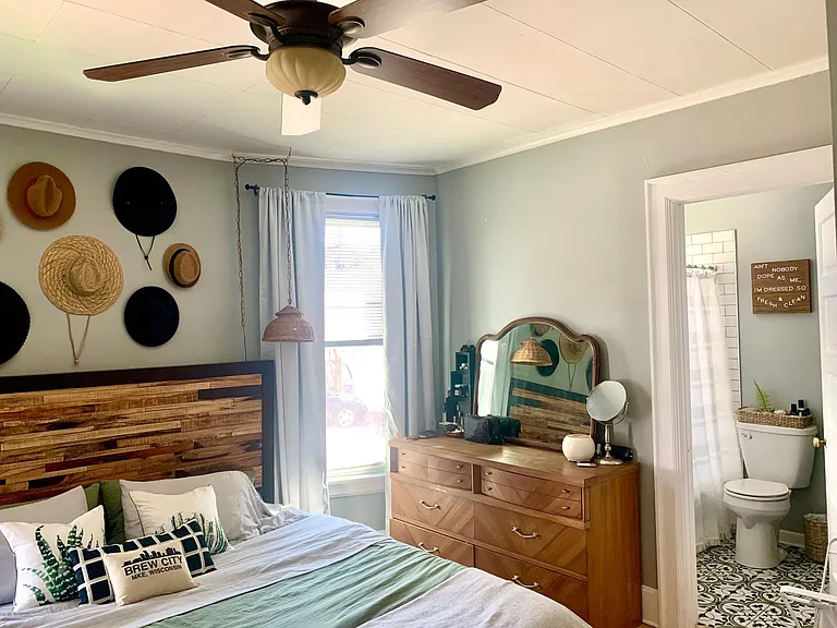 Primary BR w/attached full bath