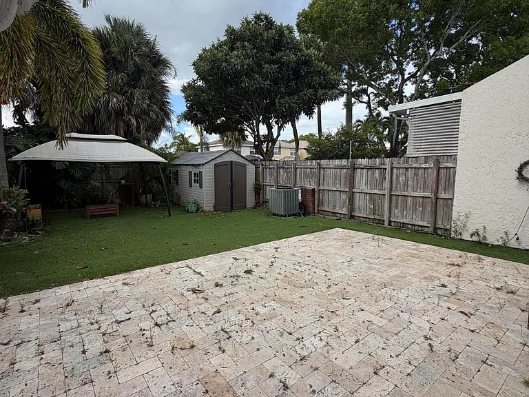 806 NW 41st Ct — Photo 37