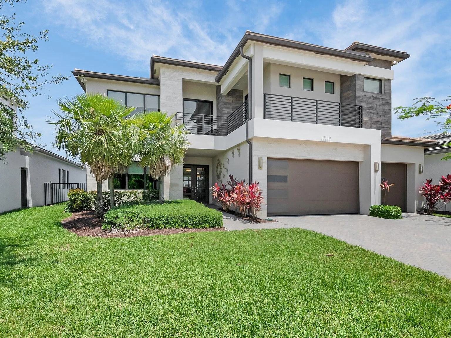 4 bed, 4.5 bath, 3703 sqft, $20,000 — Photo 3