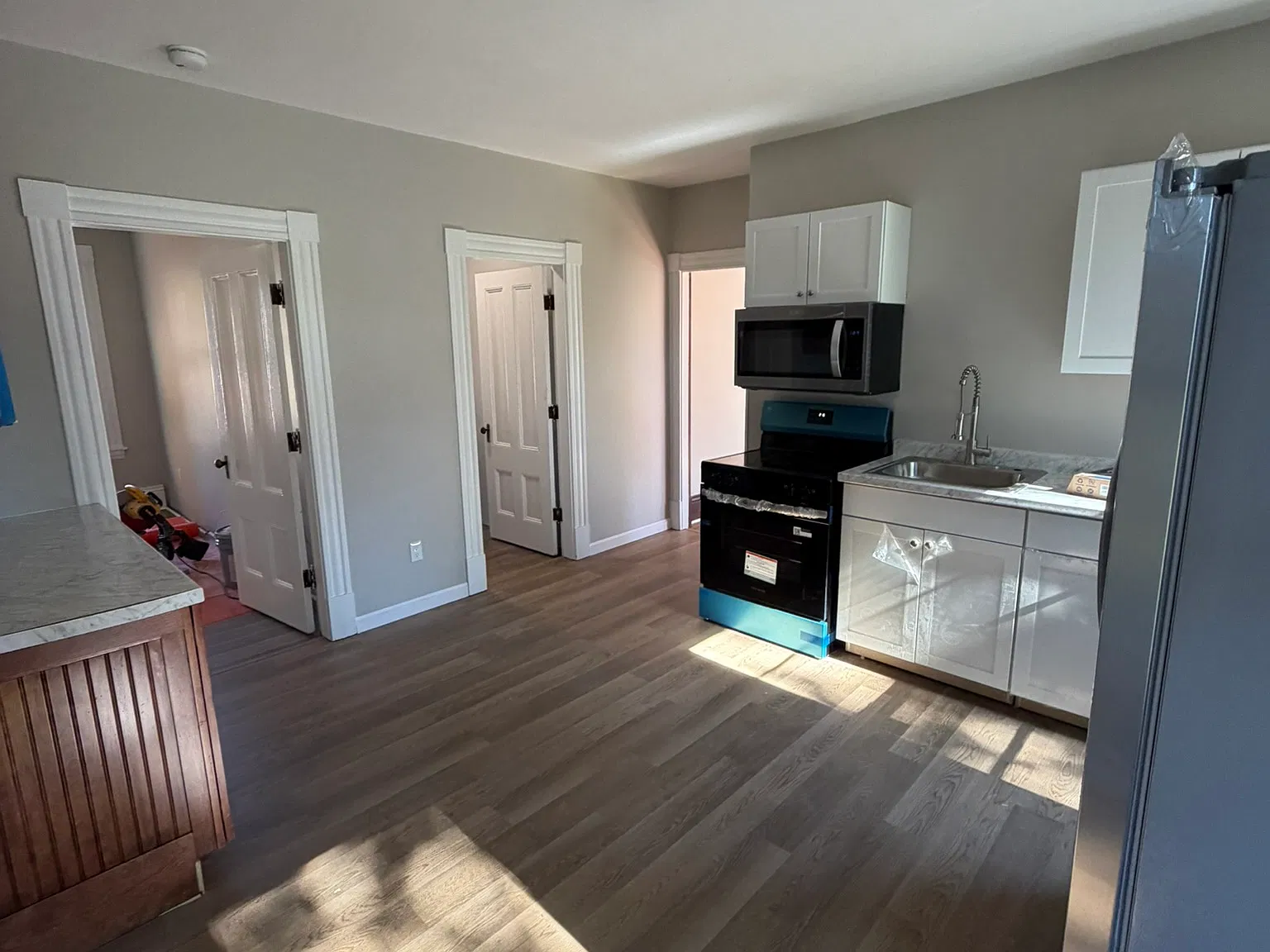 2 bed, 1000 sqft, $2,300 — Photo 2