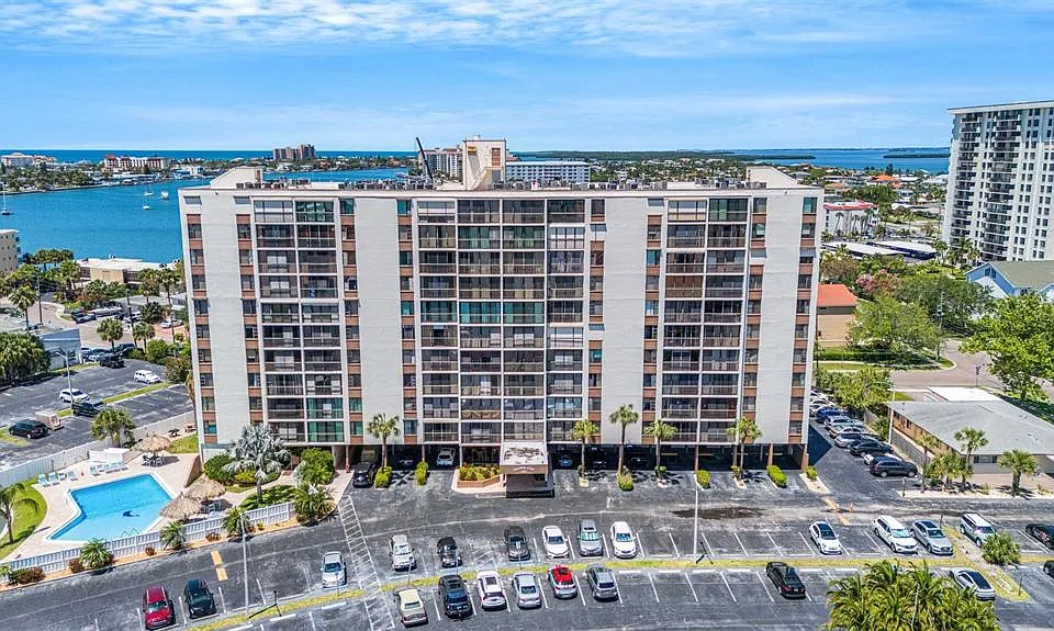 255 Dolphin Point #404
