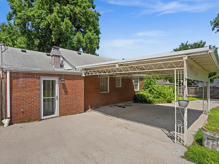 1001 Horseshoe Dr — Photo 33