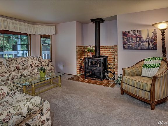 5th image of 3995 NE Darmouth Ct