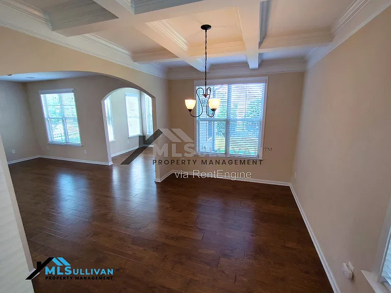 207 Maple Walk St — Photo 10