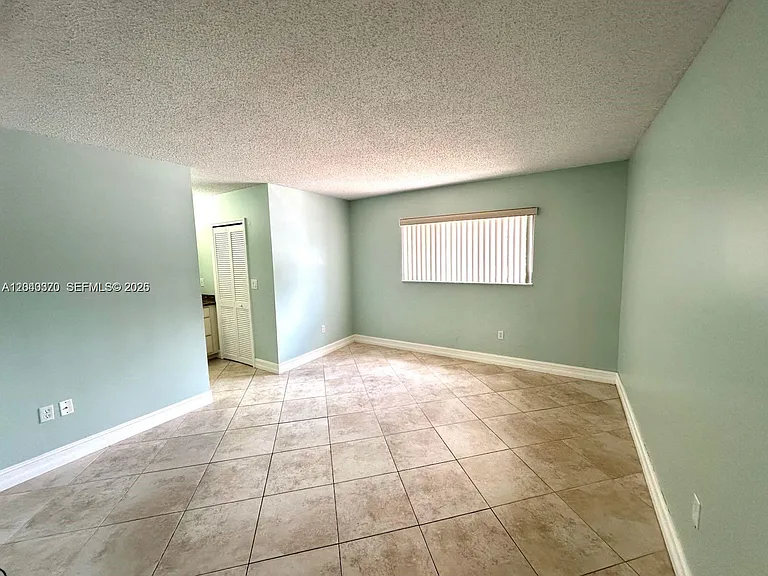 2514 SW 138th Ave — Photo 8