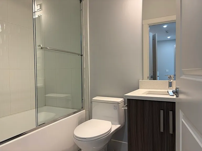 1025 Stockwell Ave #3 — Photo 8