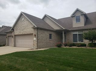 14 Inglewood Ln, Bloomington, IL