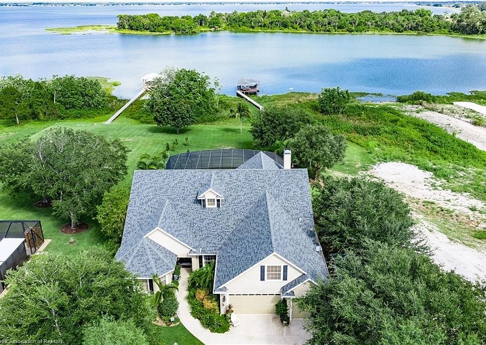 1st image of 115 S Bear Pointe Dr