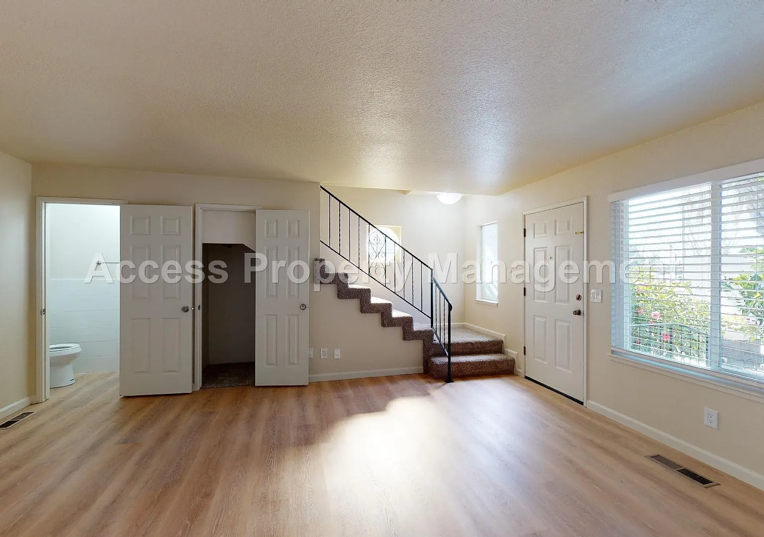 2 bed, 1.5 bath, 1200 sqft, $1,850 — Photo 3