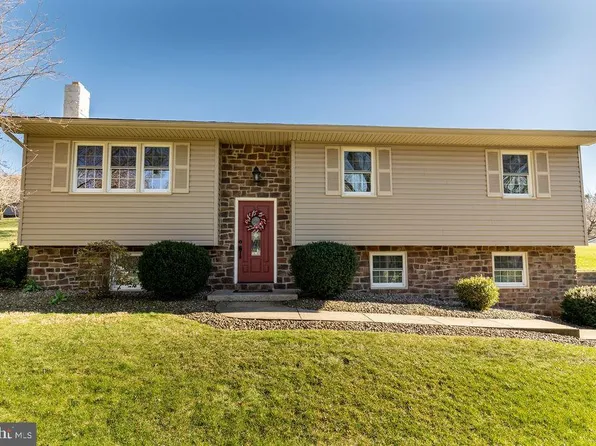 1262 Parkwood Dr, Bellefonte, PA 16823