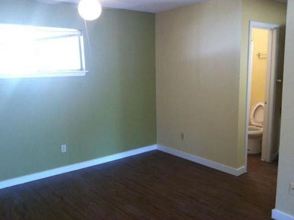 2nd image of 504 Elmwood Pl APT 209