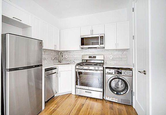 3rd image of 36 S Oxford St APT 4B
