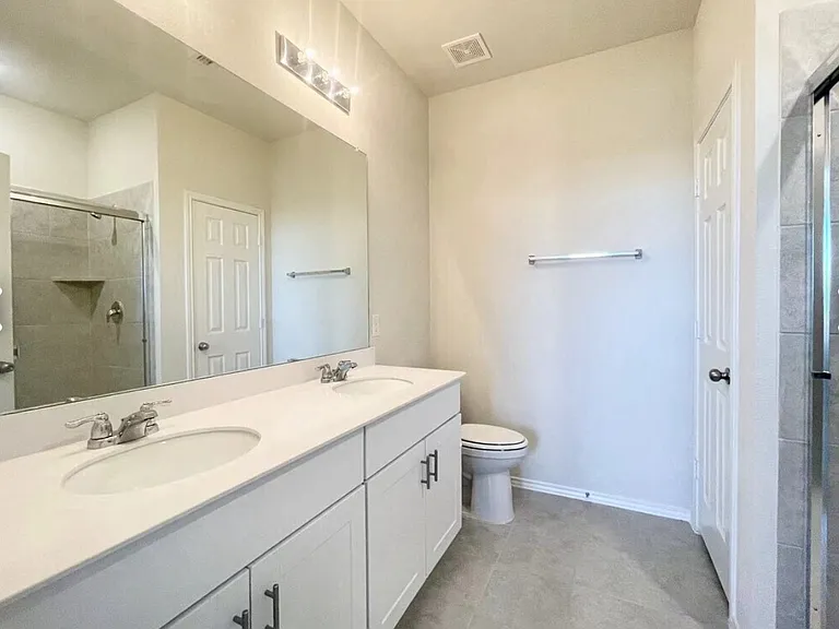 1009 Briarbush Ct — Photo 14