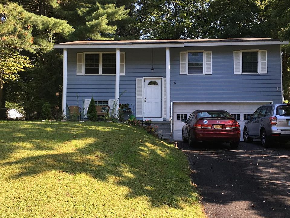 1st image of 32 Lamplighter Ln