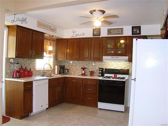4th image of 3400 Saint Donald Ln