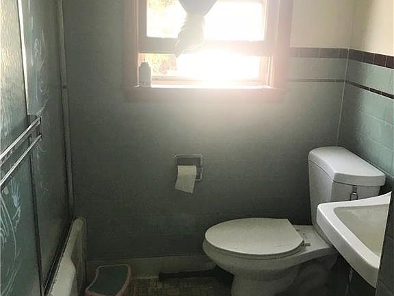 5th image of 64 McNaughton Ave