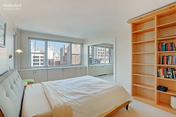 Sold by Sotheby's International Realty | media 3