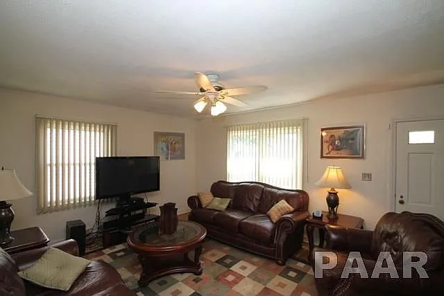 3009 N University St photo 1