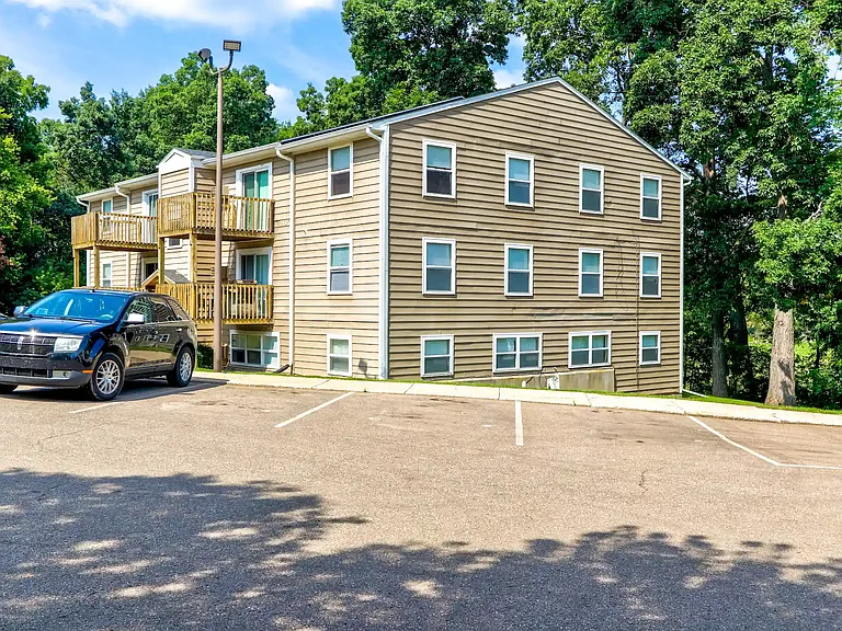 Arbor Terrace and Richland Country Apartments — Photo 12