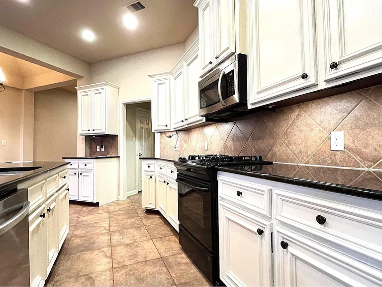 27926 Barberry Banks Ln — Photo 11