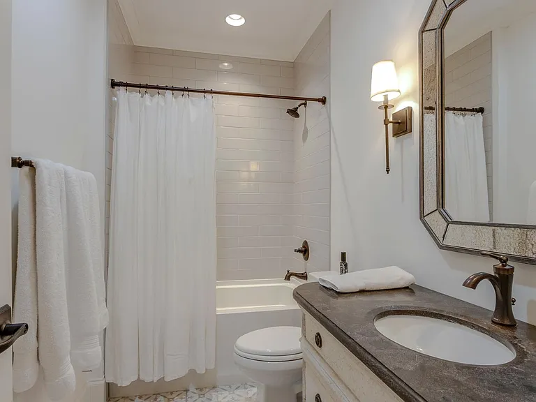 1906B Bernard Ave — Photo 28