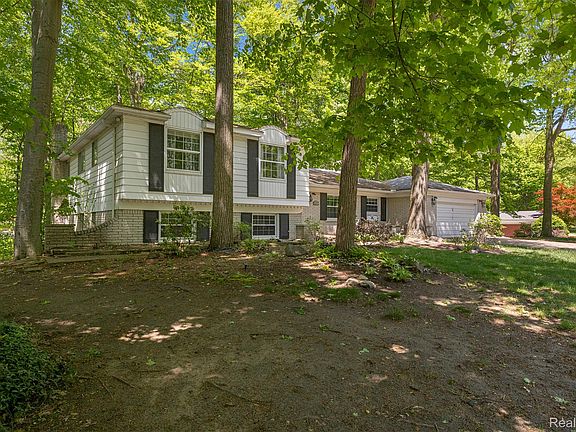 3rd image of 21257 Woodfarm Dr