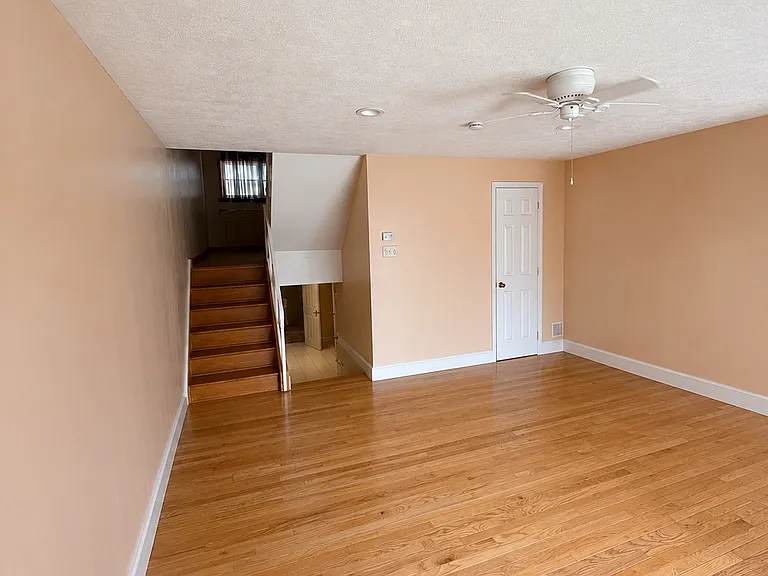 706 Mohawk St — Photo 3